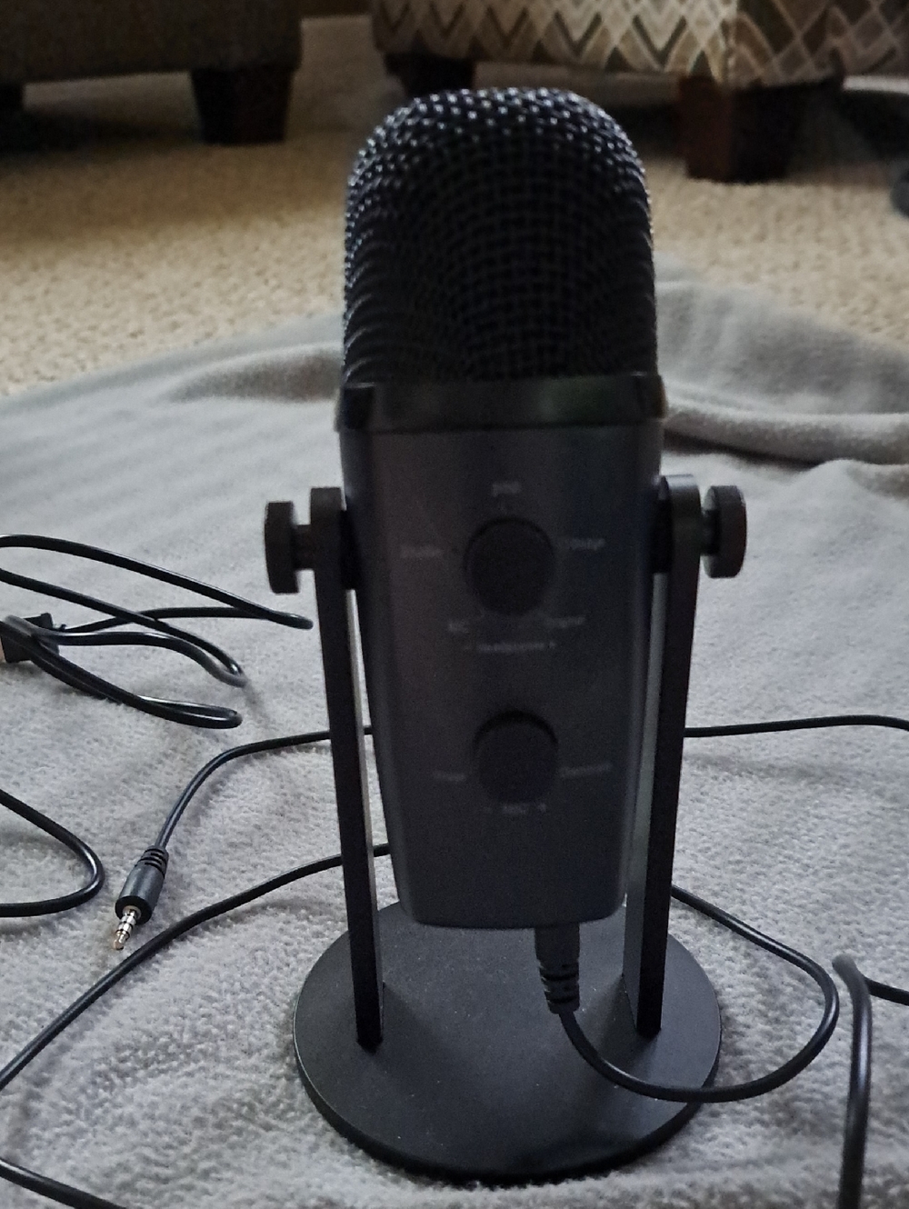 Black USB Desktop Condenser Microphone - High-Quality PC Recording